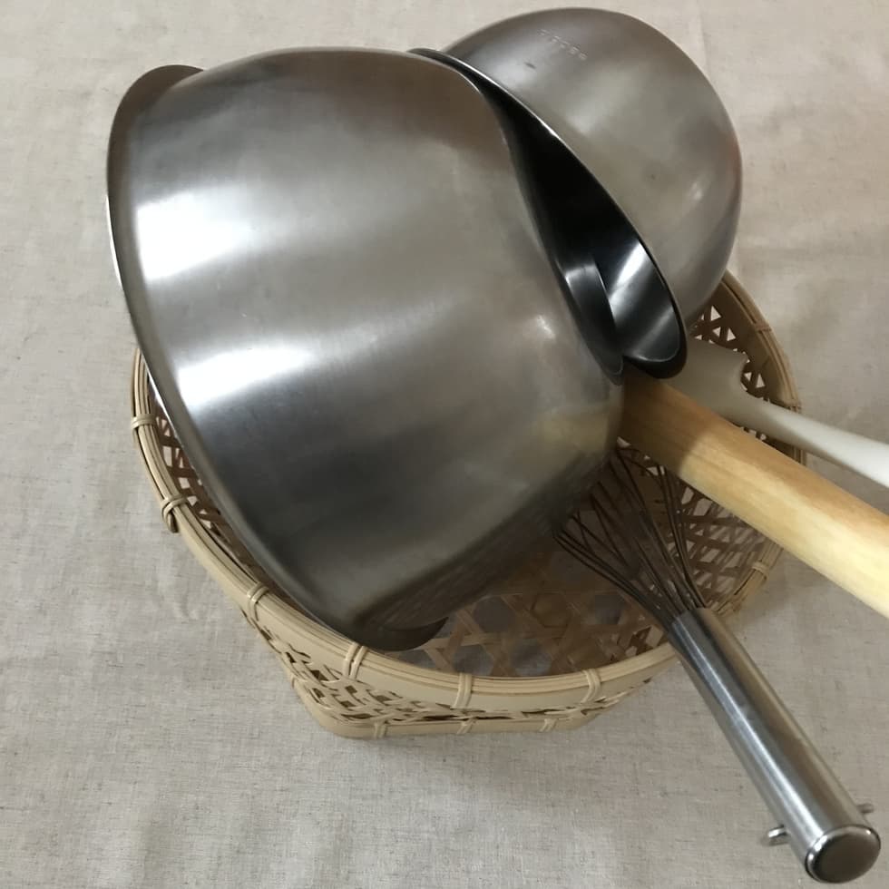 椀かご丸小と大きなボウルなど