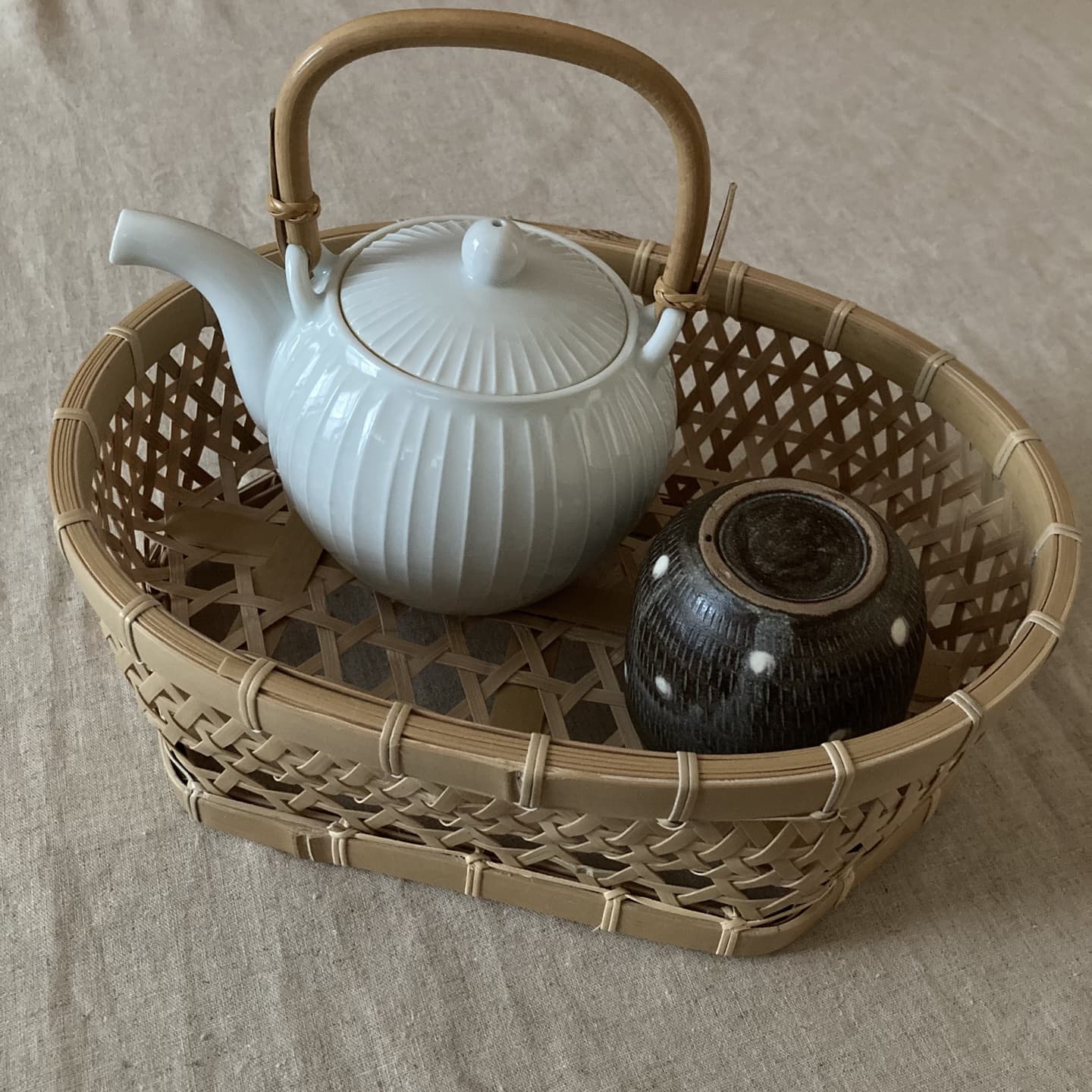 楕円小と急須と湯呑