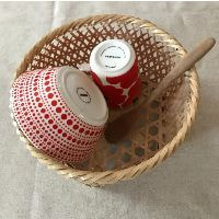 椀かご丸小ねじねじと赤いカップとお皿