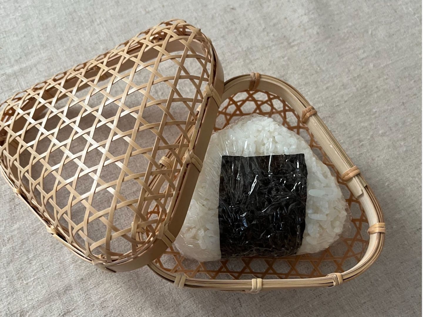 おにぎりかご