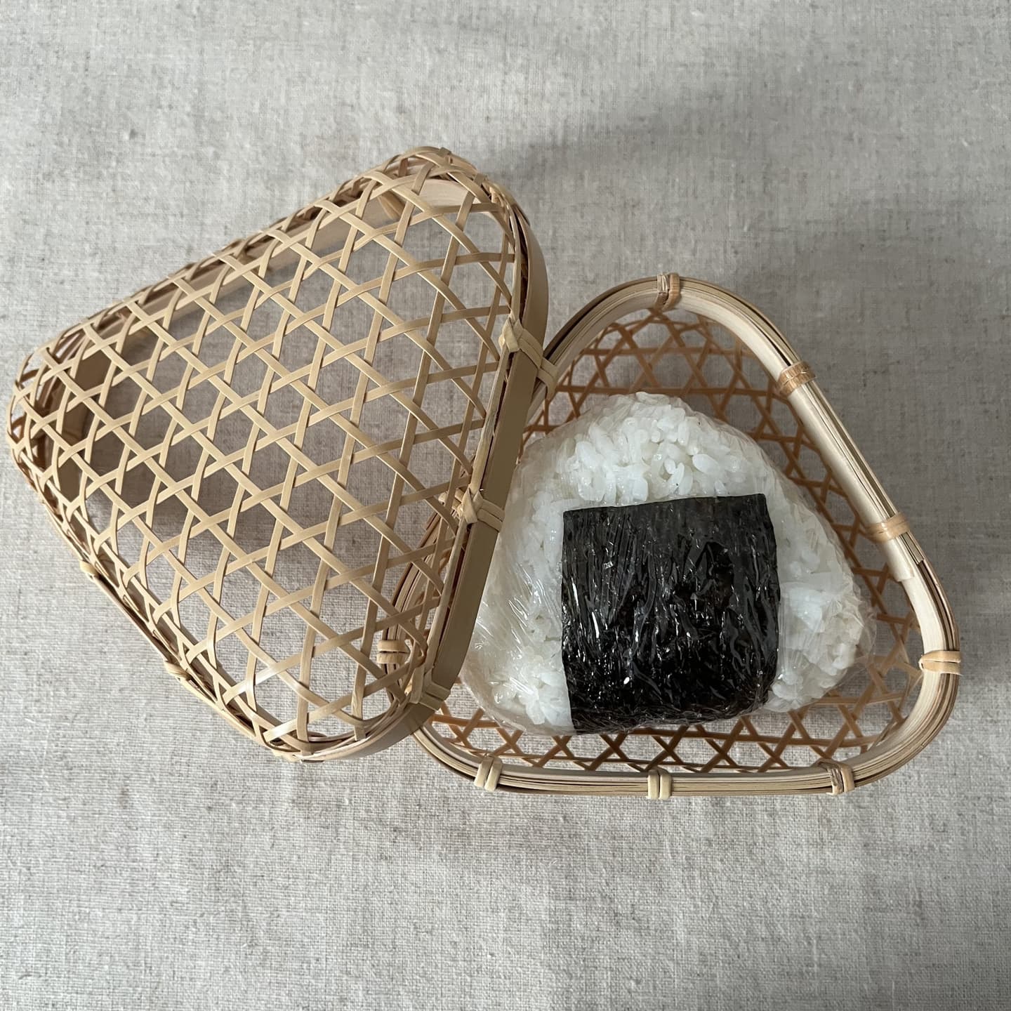 おにぎりかご