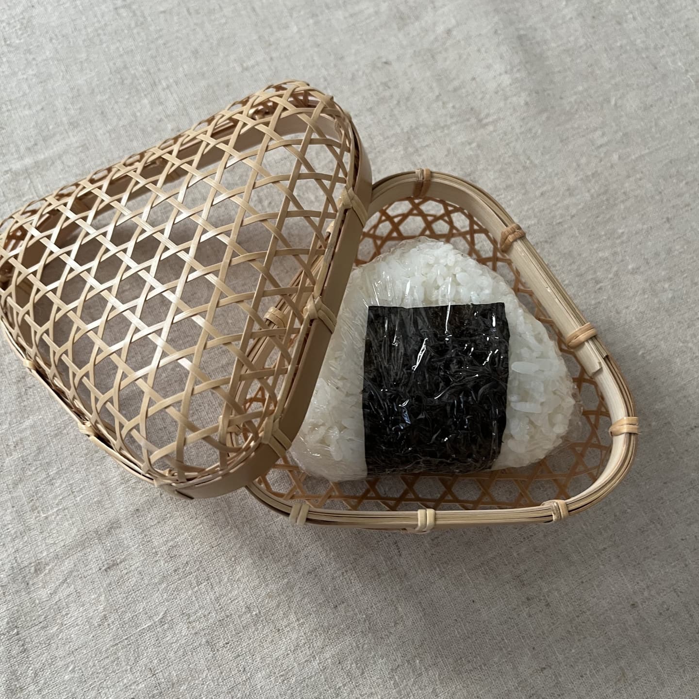 おにぎりかご
